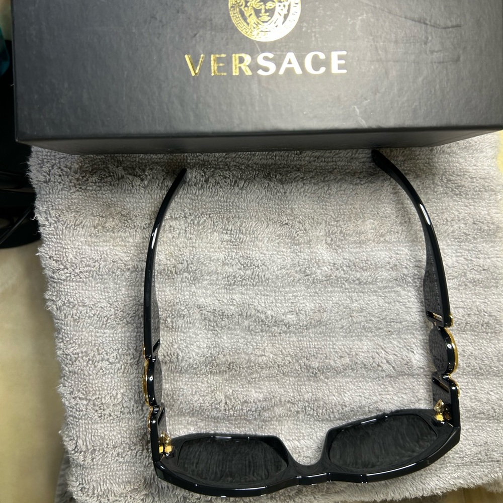 Versace Biggie Sunglasses VE4361 - Picture 4 of 5